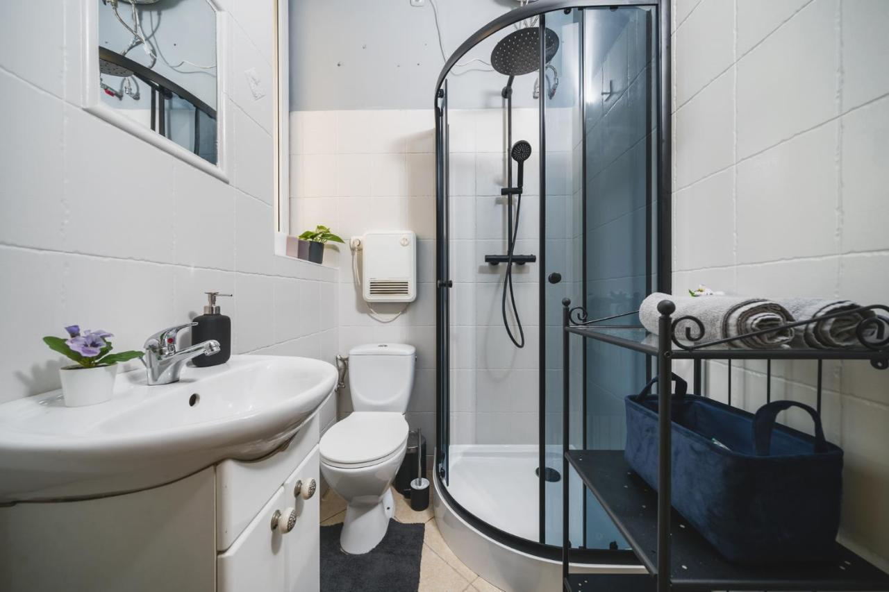 2 Bedroom Apartment Next To The Main Railway Station - By Upstairs 克拉科夫 外观 照片